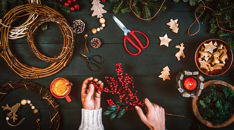 Une couronne de Noël à faire soi-même - La cour des petits